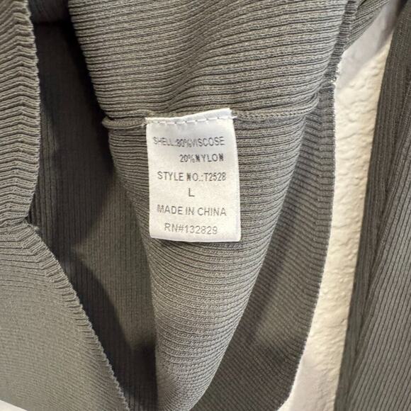 Miou Muse In Rotation Top In Olive Green Long Sleeve Ribbed Top - Picture 4 of 5